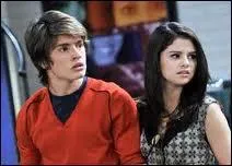 Alex souhaite rencontrer les parents de Mason lors de la fte de la lune d'automne mais ce dernier redoute cette rencontre car ses parents veulent qu'il sorte avec une louve-garou. De quelle saison s'agit-il ?