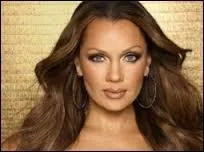 Quelle ancienne amie de Lynette emmnage dans cette rue ?