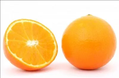 Repassons un petit coup aux fruits, comment dit-on  une orange  ?