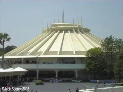 Dans quel parc Disney se trouve cette attraction ?