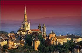 Je vous emmne  Autun ( Sane-et-Loire ), o la ville est chef-lieu ...