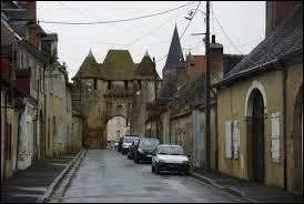 La commune de Levroux ( Indre ) est chef-lieu ...