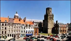 Nous allons  Boulogne-sur-Mer ( Pas-de-Calais ). La ville est chef-lieu ...