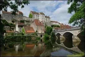 Je vais vous faire visiter la ville de Pesmes ( Haute-Sane ). Elle est chef-lieu ...