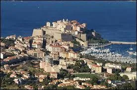 Nous partons maintenant en Corse,  Calvi ( Haute-Corse ). La ville est chef-lieu ...