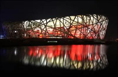 Quel est le nom du stade construit par les autorits chinoises afin d'y accueillir les jeux de Pkin en 2008 ?