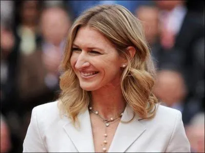 La joueuse de tennis allemande Steffi Graf fut mdaille d'or au Jeux Olympiques de 1992  Barcelone.
