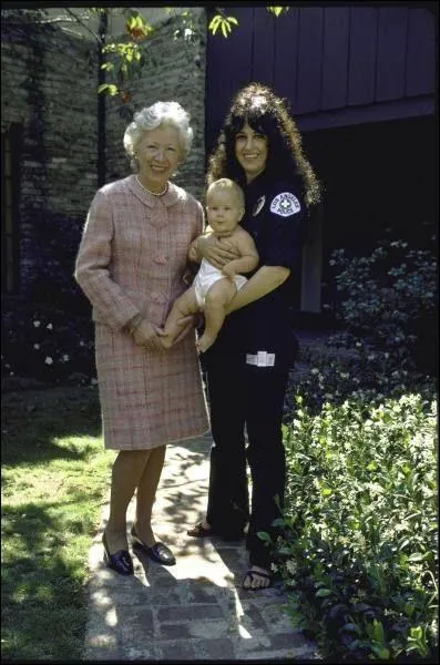 Figure lgendaire de la musique West Coast des tats-Unis , elle a chant White rabbit avec un groupe mythique de l'acide rock :