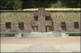 Hlas, beaucoup d'entre eux nous ont quitts. Bientt, il ne restera plus de survivant. Au 04 Juillet 2013, combien sont encore de notre monde ?