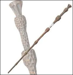 Avant que Voldemort ait la baguette de Sureau,  qui appartenait-elle ?