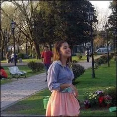 En dehors de la srie, quelle est la date d'anniversaire de Martina Stoessel ?