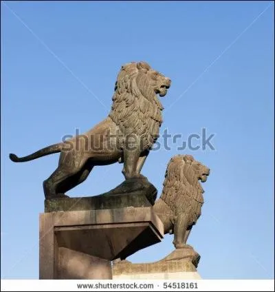 Dans quel pays est ne Martina Stoessel ?