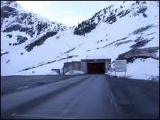 Quel est le seul accs routier vers l'Aragon ?