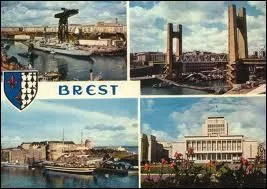 Pour commencer, je vous envoie une carte postale de la ville de Brest ( Finistère ). Elle est chef-lieu ...