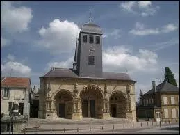 La ville de Vouziers ( Ardennes )est chef-lieu ...