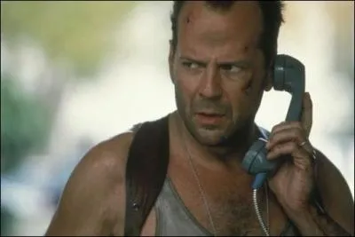 Dans quel film avec Bruce Willis et Jeremy Irons John McClane doit-il se livrer  un prilleux  Jacques a dit   travers toute la ville,  dfaut de quoi un terroriste ferait exploser des bombes ?