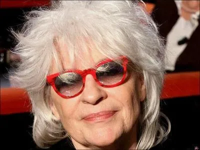 Quel est l'instrument de prédilection de Catherine Lara sur scène ?