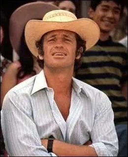 En 1969, il est Henri dans ce film ... .