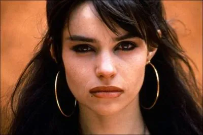 En 1992, elle est Odona dans ce film ...