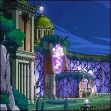 Comment l'hôtel où séjournent les membres de Sabertooth durant les Grands Jeux Magiques s'appelle-t-il ?