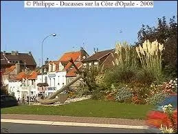 La commune d'Etaples-sur-Mer ( Pas-de-Calais ) est chef-lieu ...