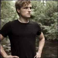 Quel est le nom et le prnom du coquipier de Katniss ?