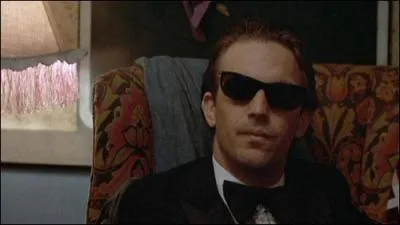 Dans quel film de 1985 avec Kevin Costner cinq amis de l'Universit du Texas partent-ils faire une vire  la frontire du Mexique ?