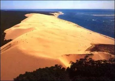 Comment s'appelle cette dune d'Aquitaine, la plus haute d'Europe, entoure d'un paysage magnifique ?