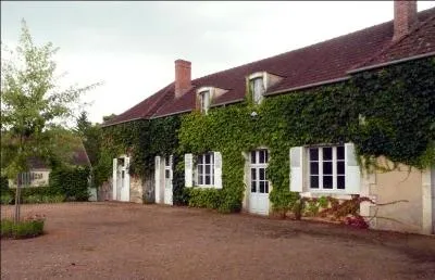 Cet endroit, pour les amateurs de littrature, est situ  Epineuil-le-Fleuriel, dans le Cher. De quel lieu s'agit-il ?