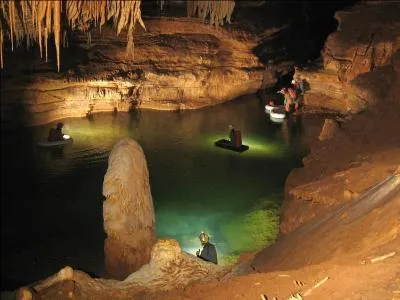 Connaissez-vous cet endroit creus naturellement par le diable pour tester Saint-Martin, d'aprs la lgende, et situ dans le Lot ?