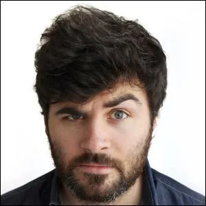 Et lui, comment s'appelle-t-il ?