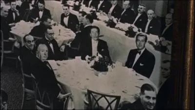 Quel est ce film datant de 1954, o Hitchcock fait un camo en photo ?