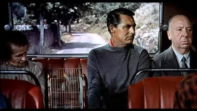 Quel est ce film datant de 1955, o Hitchcock fait un camo ?