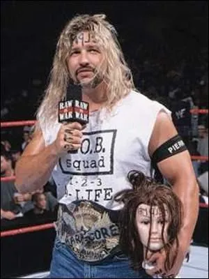 Il est lutteur avant tout, mais entraneur aussi, il a entran les lutteurs suivant John Morrison Maven, The Miz et Wade Barett. Qui sont ce lutteur ?