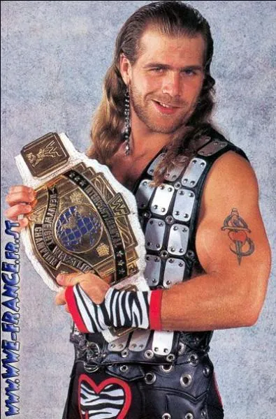 Lgende au temple de la renomme de la WWE, 3 fois WWF Champion, 1 fois World Heavyweight Champion et Gagnant du Royal Rumble 95 et 96 , qui est ce lutteur ?