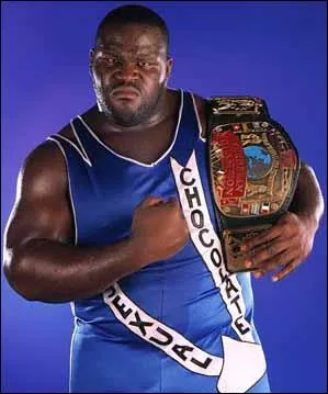 Il est lutteur et haltrophile amricain, entran par Stu Hart et Bret hart, qui est ce lutteur ?