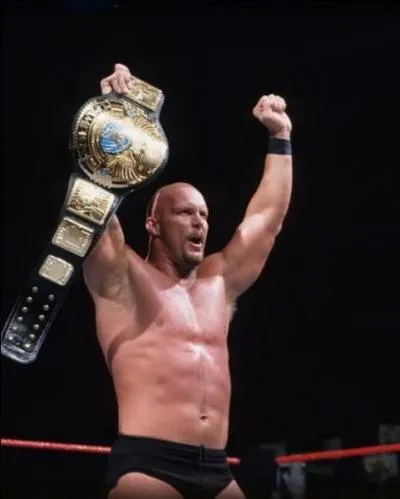 Il est celui qui a men la vie dure  Vince McMahon. Il est 6 fois Champion. Qui est ce lutteur ?