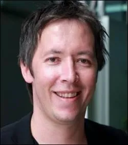 Je suis un humoriste, je prsente la chronique  Les questions en 4/3 , je suis _______.