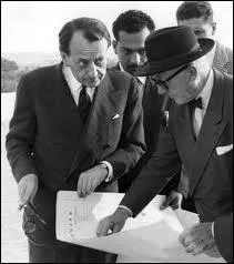 De combien de points est constitue la thorie de l'architecture moderne nonce par Le Corbusier et Pierre Jeanneret en 1927 ?