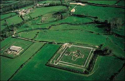 Qui dcouvrit le site gallo-romain de Sanxay ?