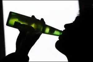 Les jeunes boivent trs souvent de l'alcool pour faire la fte, mais savent-ils vraiment ce qu'ils risquent ? cochez l'intrus
