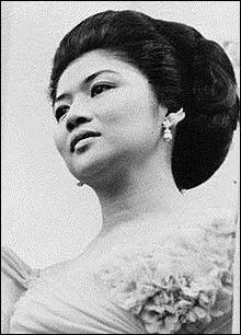 De quelle capitale Imelda Marcos a-t-elle t la gouverneure ?