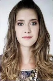 Comment s'appelle la tante de Violetta ?