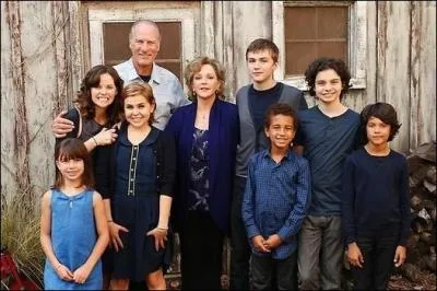 Quel est le prnom du fils adoptif de Julia et Joel Graham ?