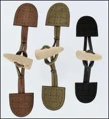 Un galon ornant une boutonni�re porte le nom de [... ]. Il est souvent en cuir.