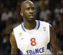 Qui est ce pivot du Zhejiang Guangsha Lions (Chine) ?