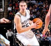 Qui est cet arrire des Spurs de San Antonio (NBA) ?