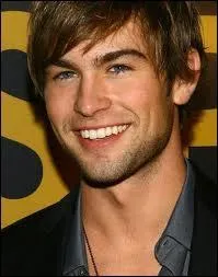 Mais qui est donc ce charmant jeune homme avec un sourire  croquer ?