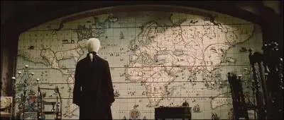 Quelle est la vritable finalit de la gigantesque carte du monde prsente dans le bureau de Lord Cutler Beckett ?