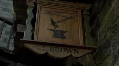 Au dbut de  Pirates des Carabes : la maldiction du Black Pearl , William Turner est apprenti chez John Brown. Quelle entreprise est dirige par John Brown ?